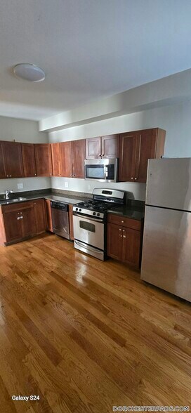 Building Photo - 62 Fayston St