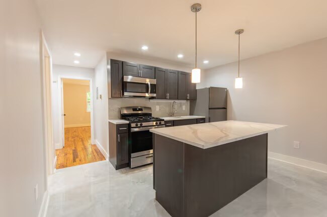 Building Photo - 1913 Country Ln