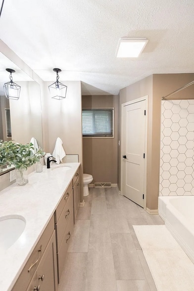 Building Photo - 2535 Saint Thomas Dr