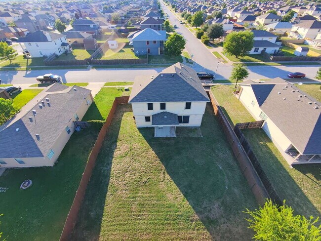Building Photo - "Spacious 4-Bedroom Gem with 2.5 Baths and...