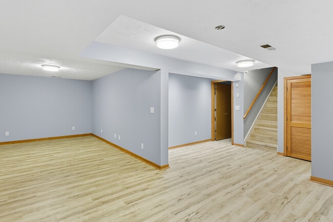 Building Photo - 2710 S 48th Ave