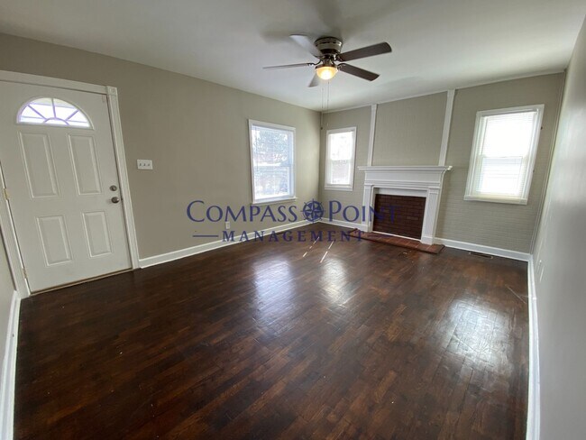 Building Photo - Your New Home Awaits! First Month Rent Free!!!