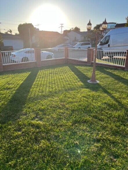 Building Photo - 3530 S Bentley Ave