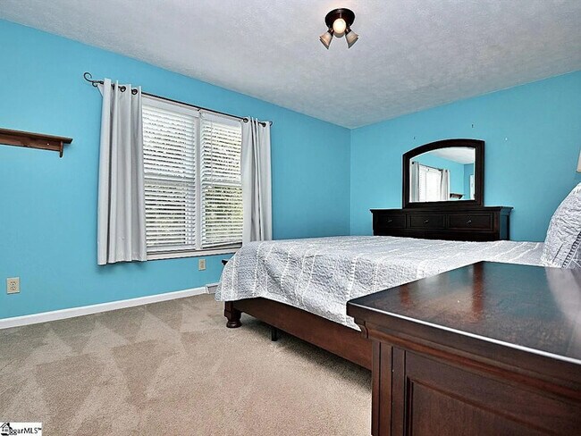 Building Photo - 713 Lindal Ct