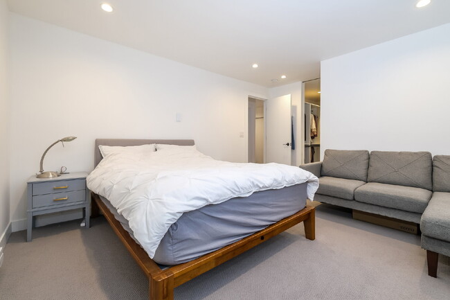 Building Photo - LUXURY WATER-VIEW CONDO FOR RENT- FULLY RENOVATED- WEST SEATTLE/ALKI