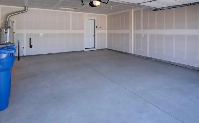 Building Photo - Beautifully Maintained Single-Family Home ...
