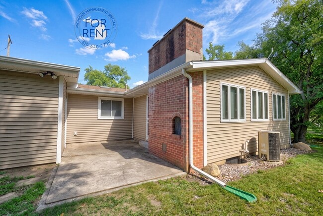 Building Photo - 635 Oda St
