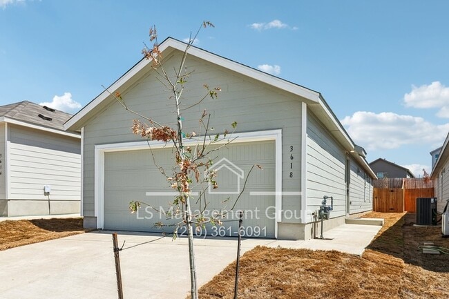 Building Photo - 3618 Amber Glade