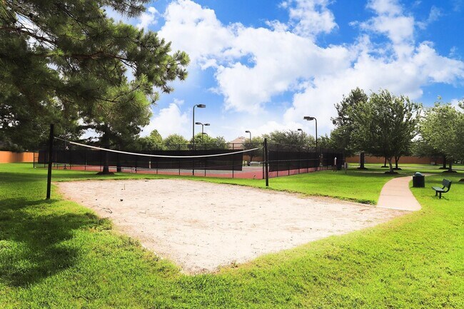 Building Photo - 15718 Stroudwater Ln