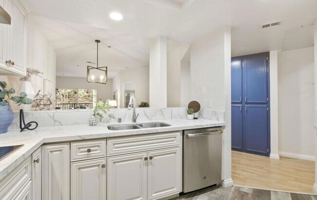 Building Photo - Live Elevated in the Heart of North Park!