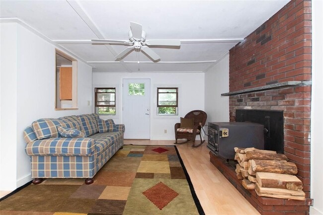 Building Photo - 108 Linden St