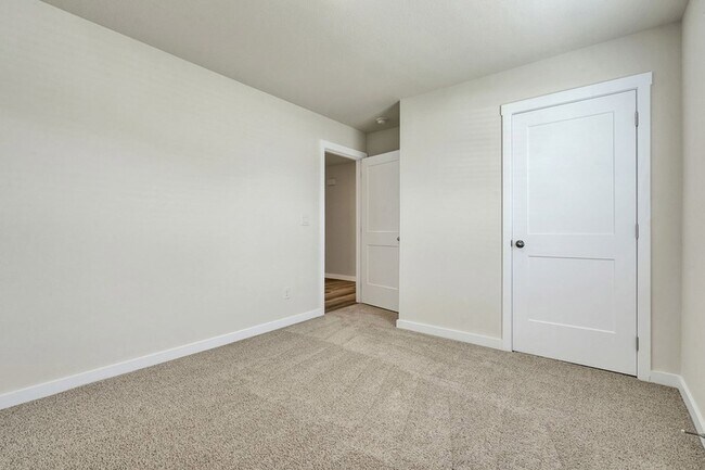 Building Photo - 627 Fox Den Cir