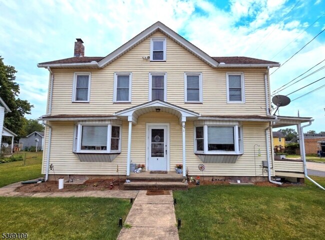 Primary Photo - 9 Columbia St
