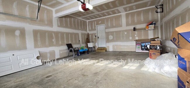 Building Photo - 4413 Stole Rd