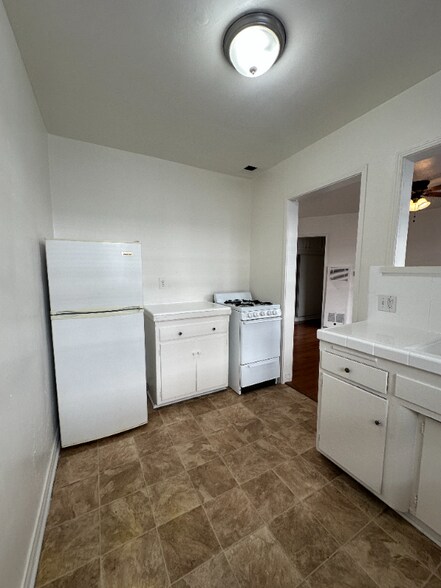 Building Photo - 1737 N Sycamore Ave