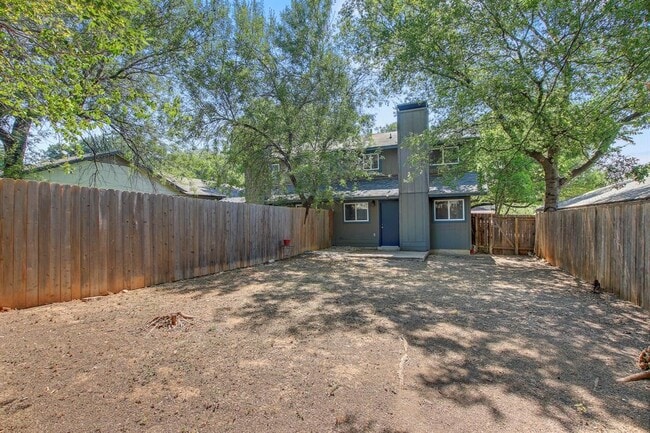 Building Photo - 2414 Burleson Ct