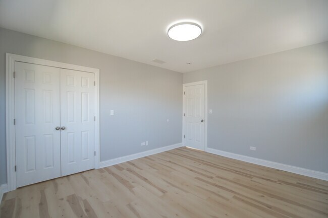 Building Photo - 836 N Parkside Ave