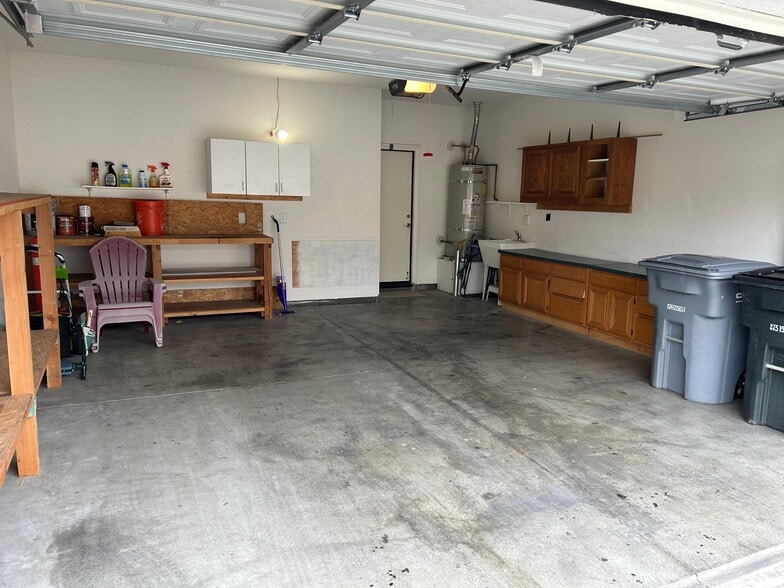 Building Photo - 8008 Hazeltine Ln