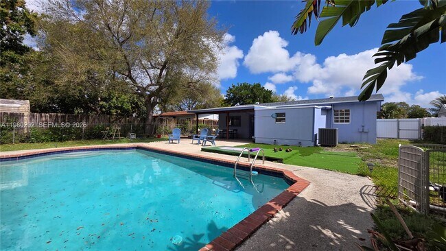 Building Photo - 2100 N 62nd Ave