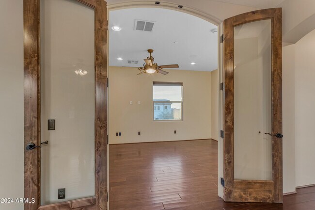 Building Photo - 2322 E Samantha Way