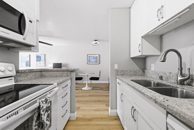 Building Photo - 6202 Friars Rd