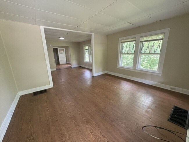 Building Photo - 516 Wildwood Ave