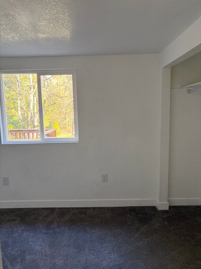 Building Photo - Spacious 3-Bed + Flex Room on Private Fenced 2 Acres, Huge Shop