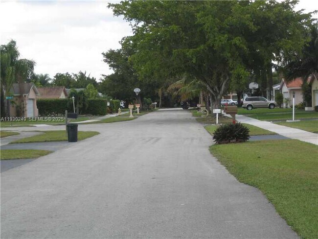 Building Photo - 11020 SW 141st Ave