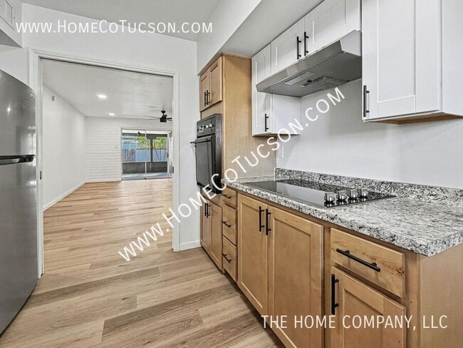 Building Photo - 413 W Pso Solana