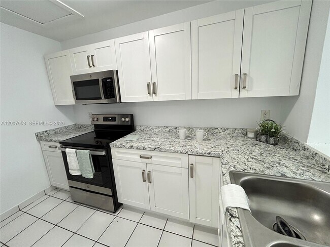 Building Photo - 15332 SW 72nd St