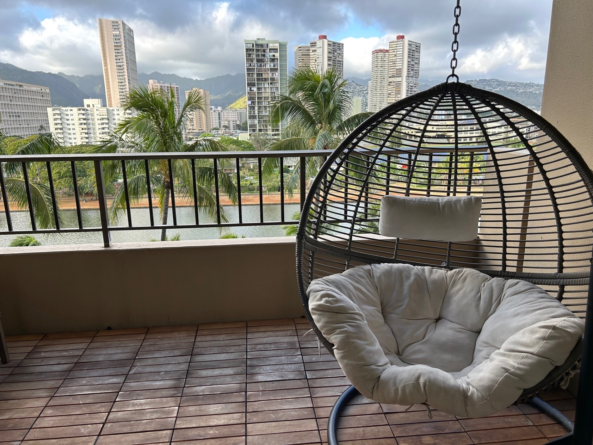 Building Photo - 2121 Ala Wai Blvd