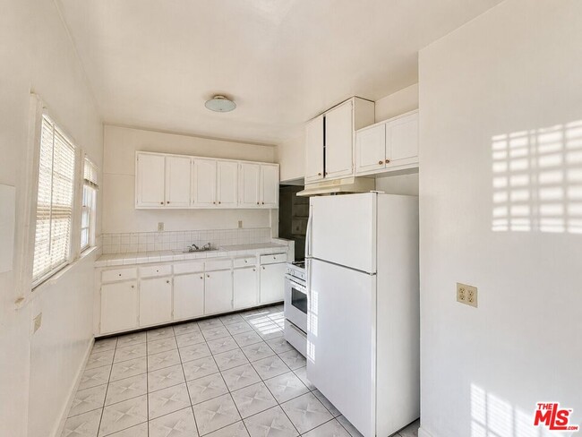 Building Photo - 1188 W 37th Dr