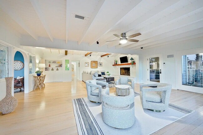 Building Photo - 1185 Tamarack Ave