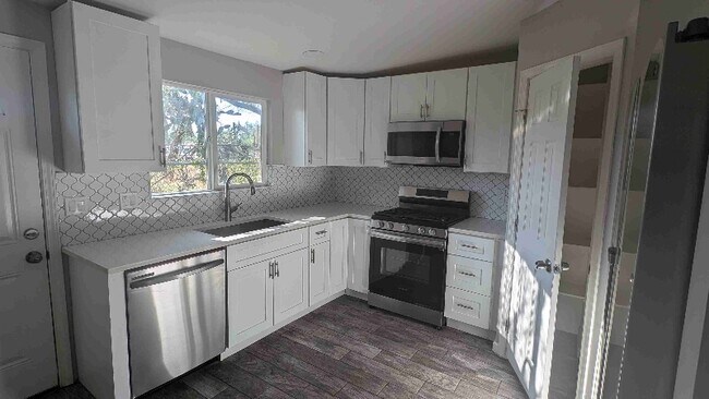 Building Photo - 3438 E Monte Vista Dr