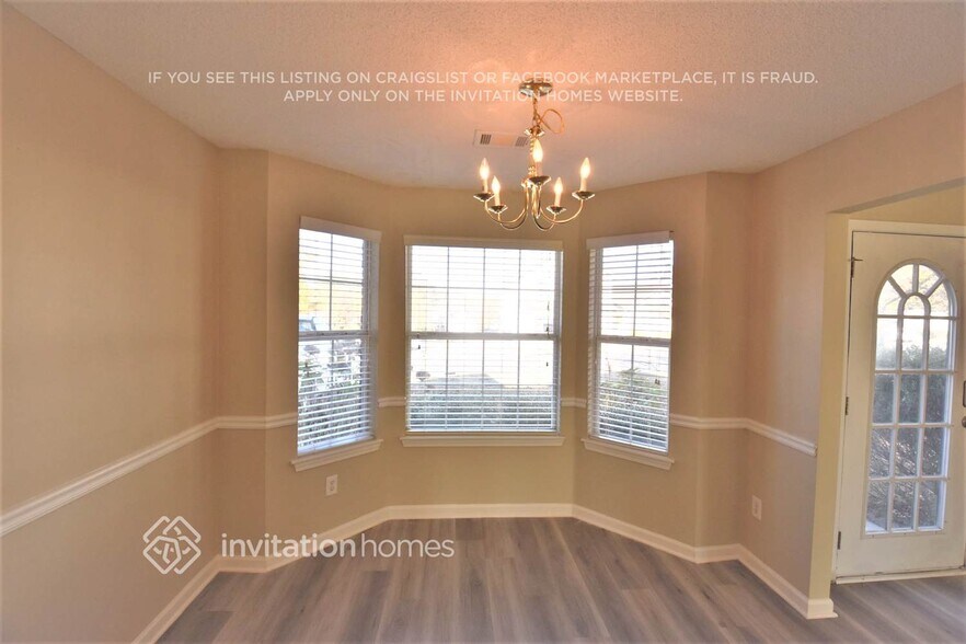 Building Photo - 3563 Creekview Dr