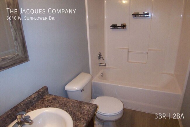 Building Photo - 5640 W Sunflower Dr