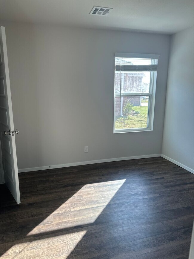 Building Photo - NOW PRELEASING!  Three Bedroom | Two Bath Home in Broken Arrow