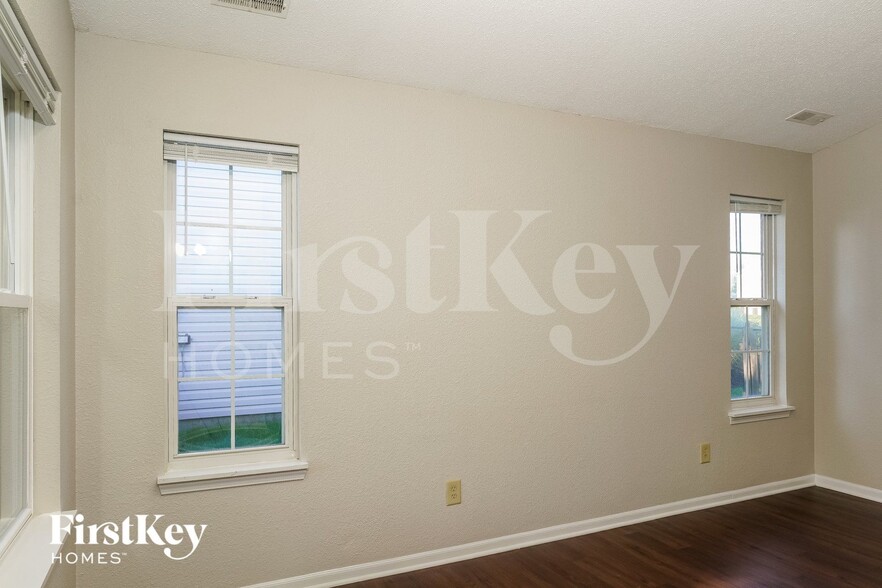 Building Photo - 1880 Long Lake Dr