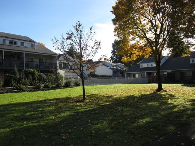 Building Photo - Charming Condo in Gated Community