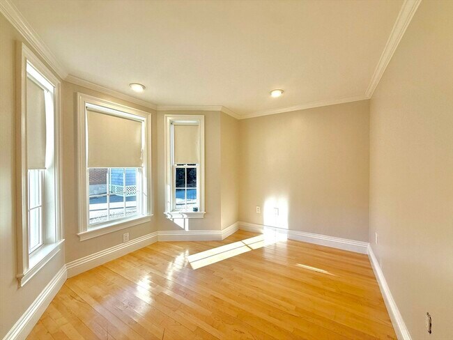 Building Photo - 284 Montvale Ave