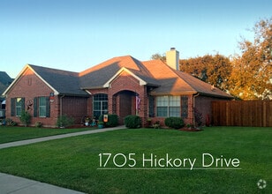 Building Photo - 1705 Hickory Dr