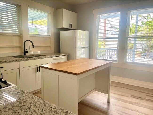 Building Photo - 3701 Bradley St