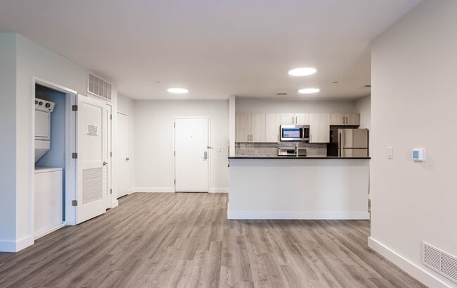 Building Photo - 416 Highland Ave