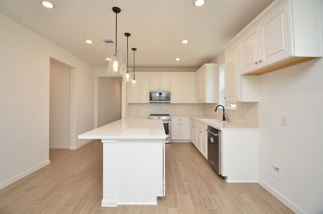 Building Photo - 5631 Pearl Vis Dr