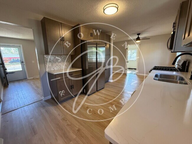 Building Photo - Beautiful  4-Bedroom Home in Maumee with S...