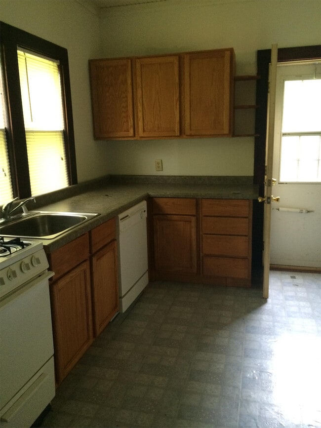 Building Photo - 208 Lindale Ave