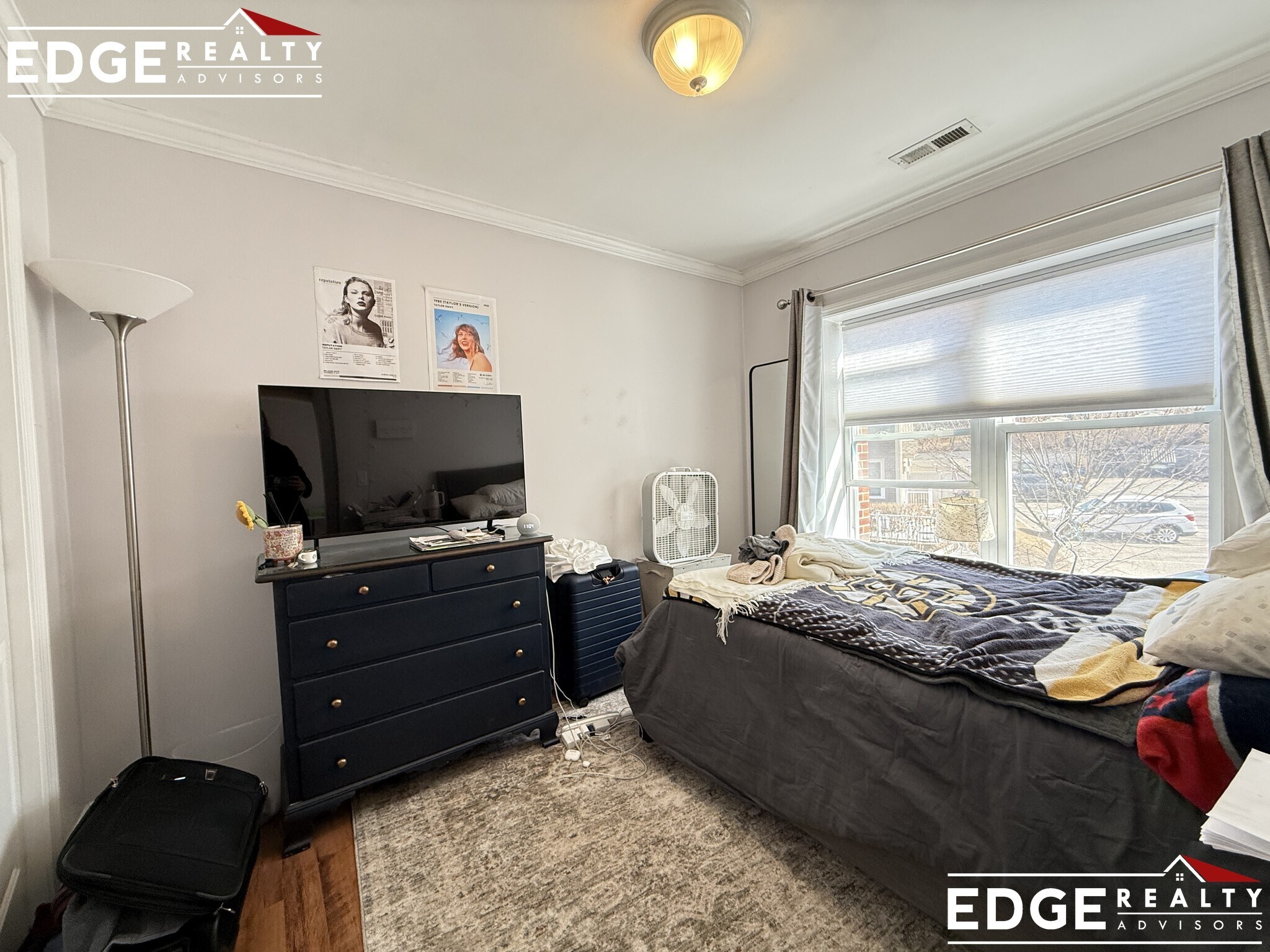 Building Photo - 140 Newton St