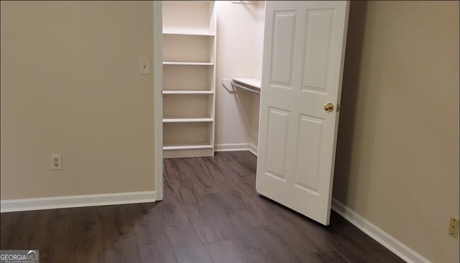 Building Photo - 5 Rockcreek Dr