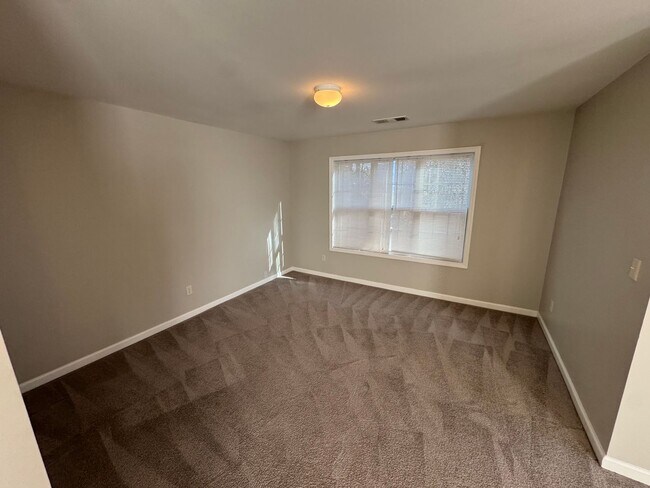 Building Photo - Beautiful 4 bed 3 Bath Home in Heart of Gr...