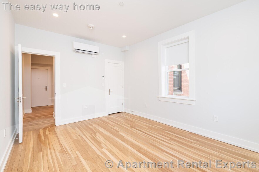 Building Photo - 18 A Forest St